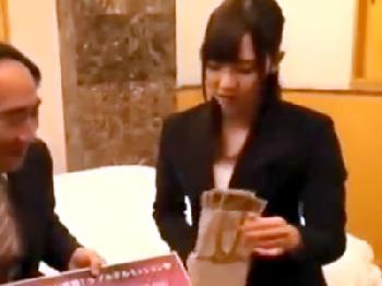 プール帰りのギャルをナンパ→ホテルに連れ込み否応なく挿入