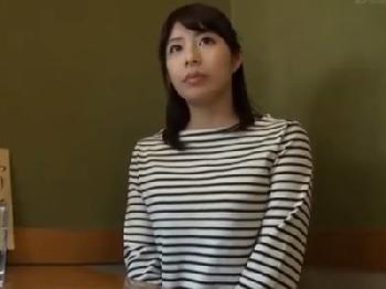 抜いだら意外と巨乳だった素人さんと乳房射精性交!!
