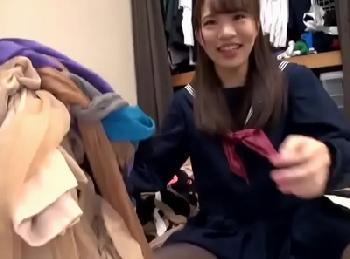 中年男の汚部屋で挿入される援交女子校生