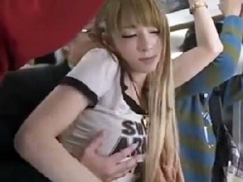 電車内で変態男に痴漢されて感じてしまったお姉さんに無慈悲なスペルマ孕ませ射精