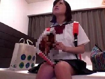 完全に騙された女子校生!!親切を装った汚い男たちに代わる代わるハメ倒されてガチ泣きW