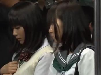 冷酷な痴漢に挟み撃ち性的暴行された女子校生2人組