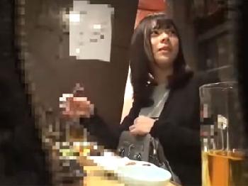 隠しカメラで撮影しながら口説いた美女を家に連れ込みコンドーム非装着の膣内射精交尾