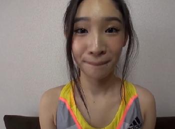 カメラを向けられて凄く緊張してるアスリート素人がランニングウェア着たまま着衣性交!!