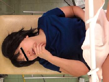 カーテン越しに行われている産婦人科性的ハラスメント診察