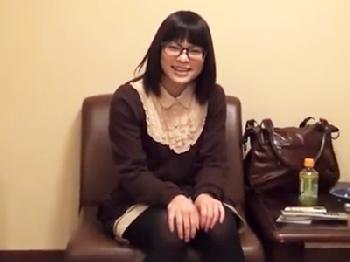 アニメ好きなメガネ地味っ娘が初体験のハメ撮りSEXに挑む!!