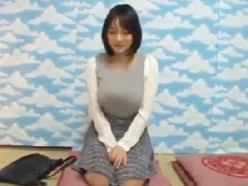 童貞筆おろしでも優しく中出しさえてあげる変態人妻