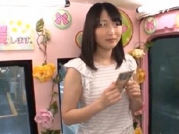 チャラい軟派男にお金を渡されて欺かれた女子大生が尻射性交