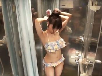 スレンダー巨乳のクビレ女子大生が友人同士のマッサージ体験で性的興奮して一線を越えた関係に!!