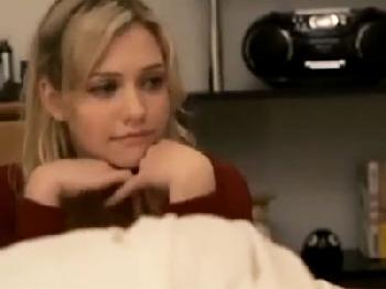 ハリウッド級の美貌を持つ白人美女が日本人の和式ペニスで股間の穴に直接射精され絶頂