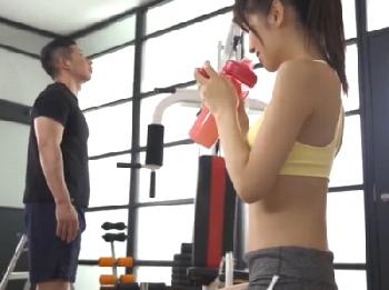 魅惑的な肉体のお姉さんに性的欲望が抑えられなくなって有酸素な壮絶SEX