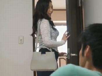 寝起きに色仕掛けしてくる巨乳お姉さんたちと危険な近親性交