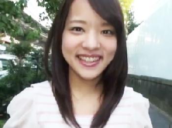 女児のように幼いパイパン女陰の美少女の口淫に耐えてコンドーム未装着の膣射性交