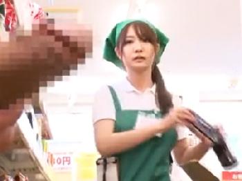 長い間、夫の不仲でご無沙汰のパート妻に巨根を見せつけた結末