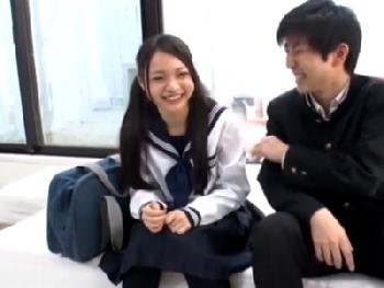 まだ数回しかSEXしたことない女子校生が男優巨根でガバマン確定W