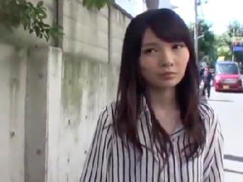 素股で世界に行こうと言われてついていくビッチ女に中出し