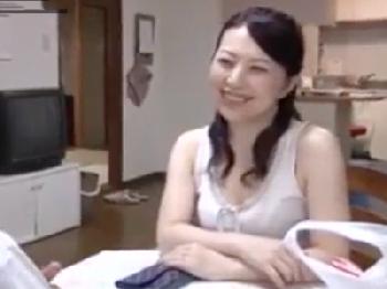 妊娠中の妻をほっぽってエロティック義母にしたマッサージがエスカレート中出し