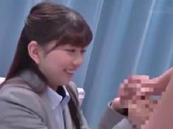 チェリーボーイの物凄い射精量にご満悦の女性会社員