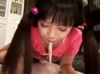 満員電車で自ら男に逆痴漢→子宮への直接射精までさせるとんでもない痴女女子校生