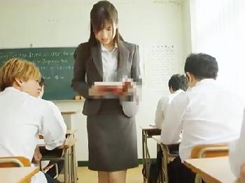 ローターを入れながら授業していたのがバレて生徒の玩具に成り下がる新米教師