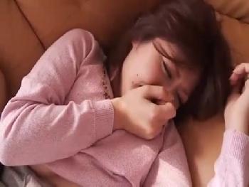 人妻のさとう遥希が唐突に侵入してきた男に婦女暴行されて号泣