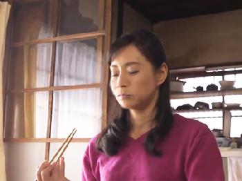 イイ感じの熟れ具合の母へ婦女暴行する息子