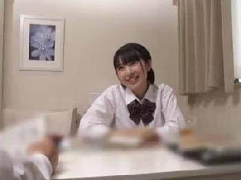 童顔ショートヘアの美少女がコンドーム未装着の膣射性交でアクメまくり