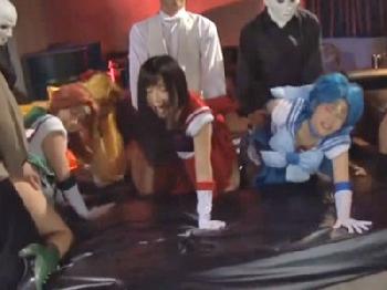 セーラー戦士を捕獲成功!!5人まとめて性的暴行やっちゃいました