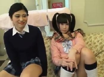 電動マッサージ器で大失禁!!援交女子校生2人と大乱交!!