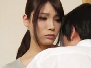 夫が仕事中に体を重ね愛し合う豊乳人妻とマザコン息子の禁断中出し性交
