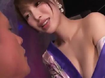 顔もスタイルも最高の美女を時間も発射も無制限で堪能できる最高おっぱぶ