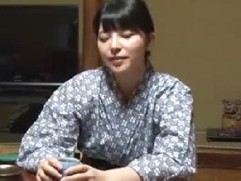 旅館で部下と相部屋になり襲われて性行為する女性会社員