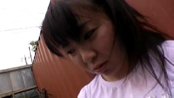 気持ち悪い男に野外強姦されてガチ泣きさらけ出した童顔娘