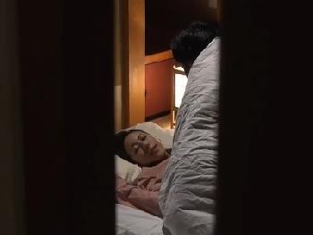 夫とのSEXを覗き見した庭師がムラっとくる→麗しい人妻を強制婦女暴行!!