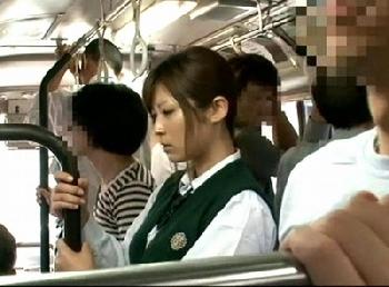 バス内で狙われた女子校生たちが媚薬を塗り込まれて痴漢から恍惚アクメ強姦に!!