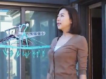 夫の仕事中に家に侵入してきた男に中出し調教されるパイパン妻