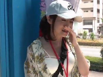 AV制作会社のとても綺麗なADが言いくるめられて膣射交尾