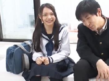 初々しいカップルをマジックミラー号に連れ込み女子校生彼女を彼氏から引き離して巨根ぶち込み横取り