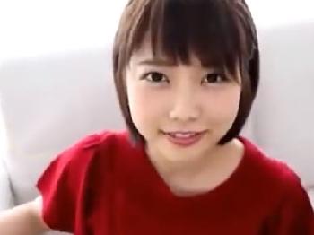 アイドル顔の童顔美少女がゴム無しでのゴムなし挿入で股間の穴に直接射精され腰砕け