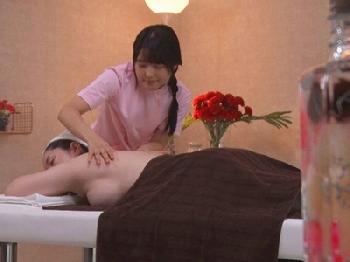 カリスマエステで働き始めた新米エステティシャンが…と言われてW