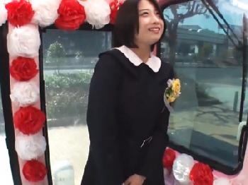 卒業したてのあか抜けない黒髪娘を謝礼で釣って性行為に持ち込む