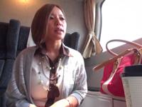 巨乳素人ギャルと温泉旅行!!移動中の列車内からイチャつき到着挿入成功