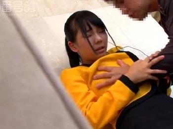 爆乳フロントレディがひと気のない場所で襲われて遠隔ローター挿入!!散々辱められたあげく生ペニス挿入されて強姦!!