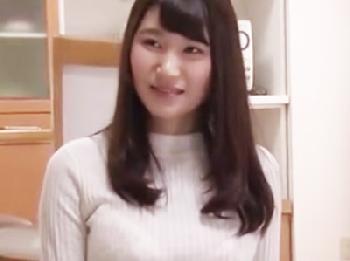 娘の同級生をパンチラで誘惑!!マングリ騎乗位で思春期男子を犯す痴女主婦