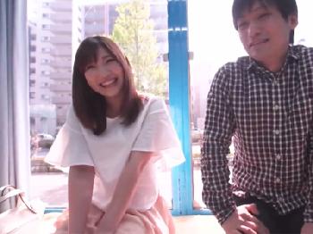 彼氏のペニス当てゲームに失敗したカップルの超キュート彼女にお仕置き中出し