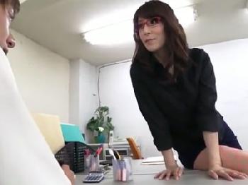 歳を増してより性的欲望の増した熟女がペニスを前に超興奮