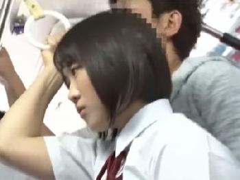 童顔の美少女女子校生がその巨乳に目を付けた痴漢男に狙われてしまった結果