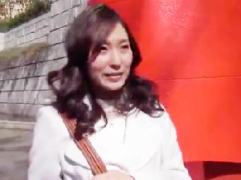 夫との性生活に不満を持つ素人人妻が浮気サイトに手を出し溶ろけるSEX