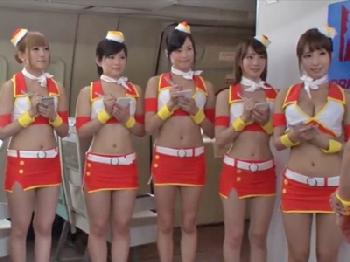 過激な衣装でおもてなしすることがウリのLCCが爆誕!!