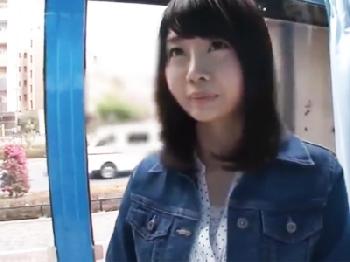 美少女AV女優の大学にマジックミラー号が突撃して正体知られてないリア友のそばで犯してみた